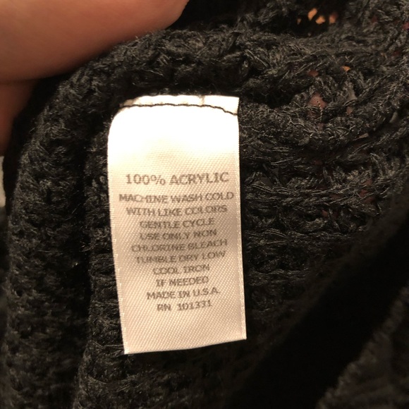 Charlotte Russe Open Shoulder Sweater - Picture 8 of 8